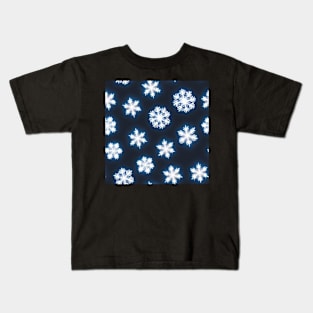 Just a Elegant Snowflake Pattern - Winter Wonderland Design for Home Decor Kids T-Shirt